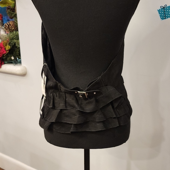 Odds n Evens Ruffle Back Vest. SIZE L - Picture 6 of 6